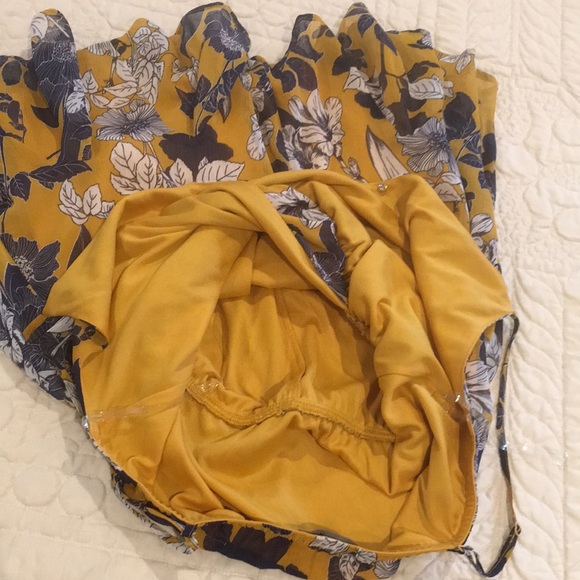 Trixxi Ruffle Romper Yellow Floral Medium - Picture 12 of 16